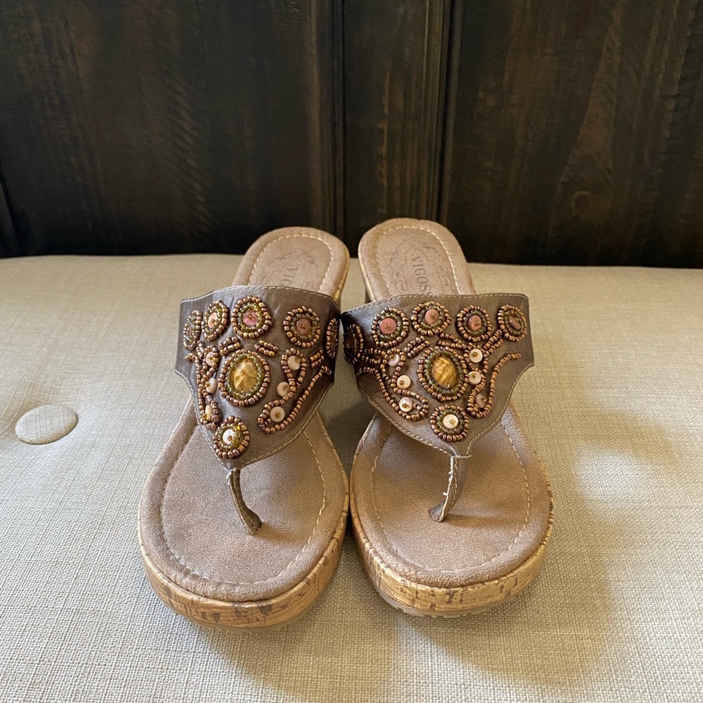VIGOSS women’s wedge sandal.